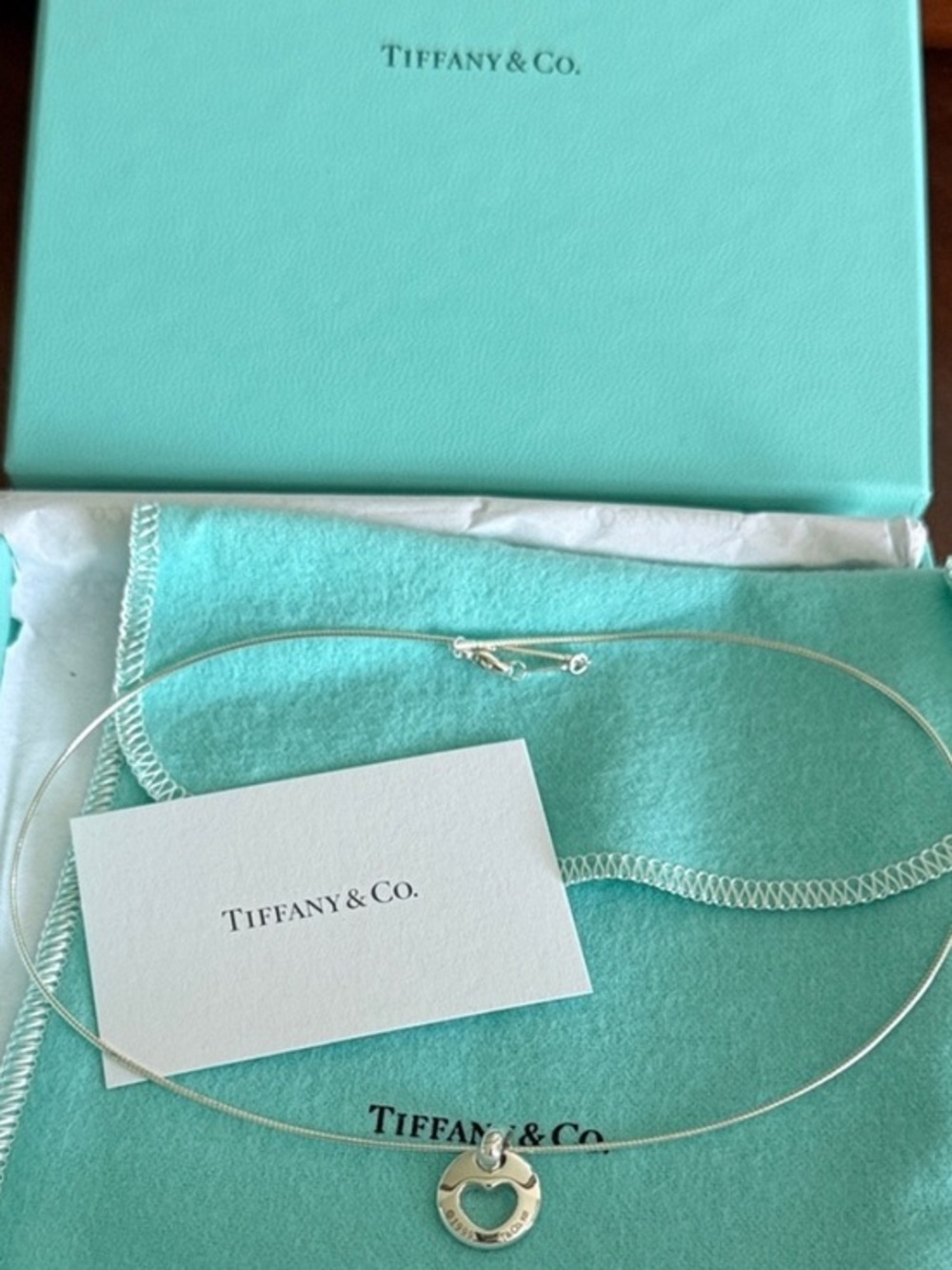 NWT ©️1999 Tiffany & Co. Heart Cutout Pendant Omega Chain Necklace